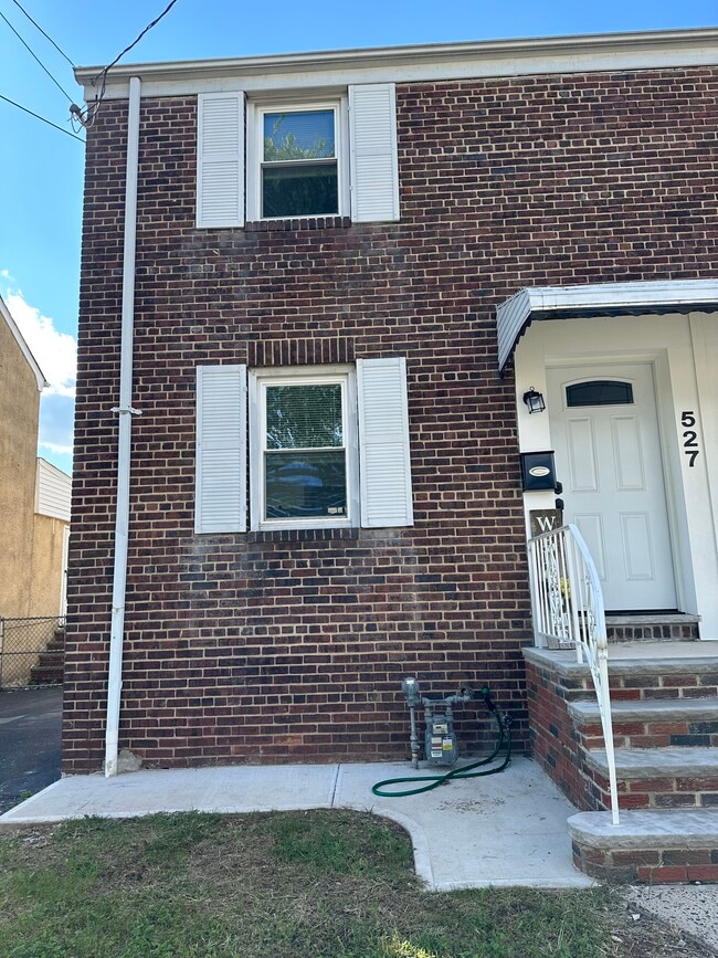 Building Photo - 527 Green St