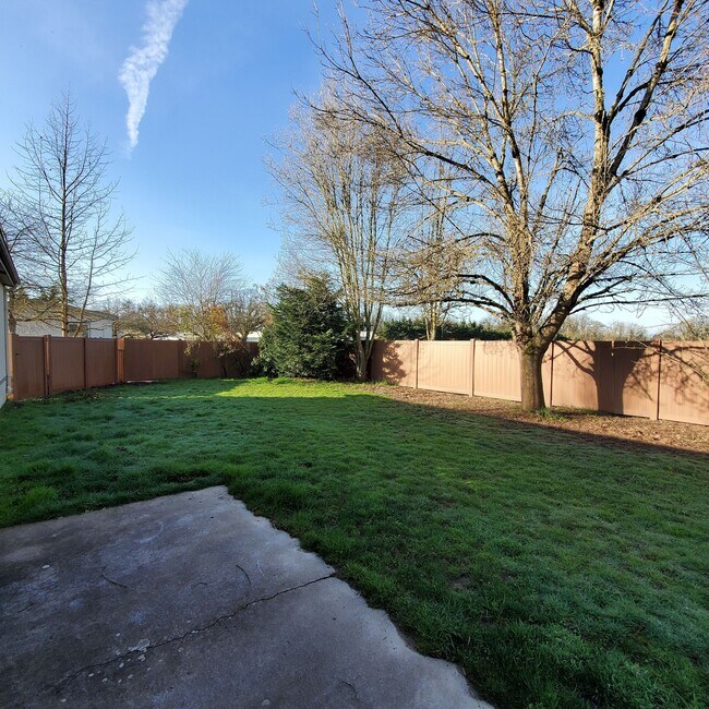 Foto del edificio - Pet Friendly 4 Bed / 2Bath Home w/ Garage