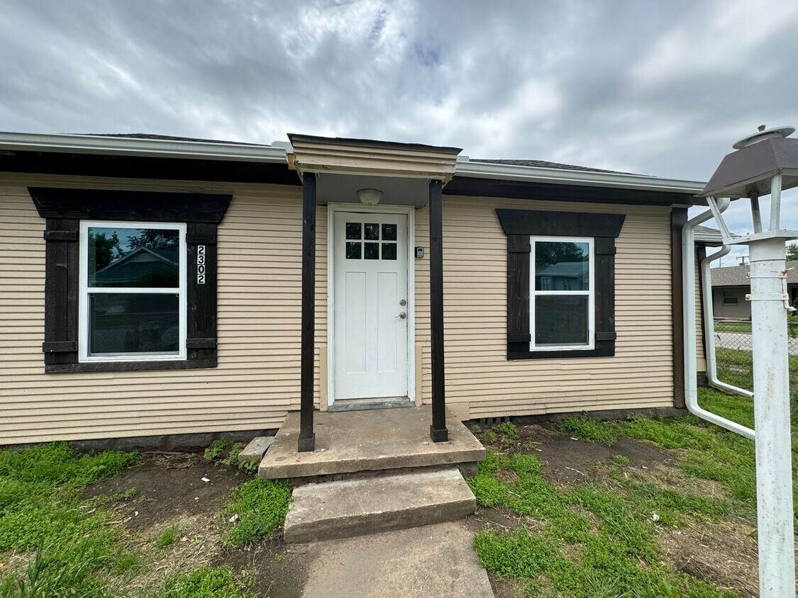 Primary Photo - Cute 2 bedroom 2 bathroom home!