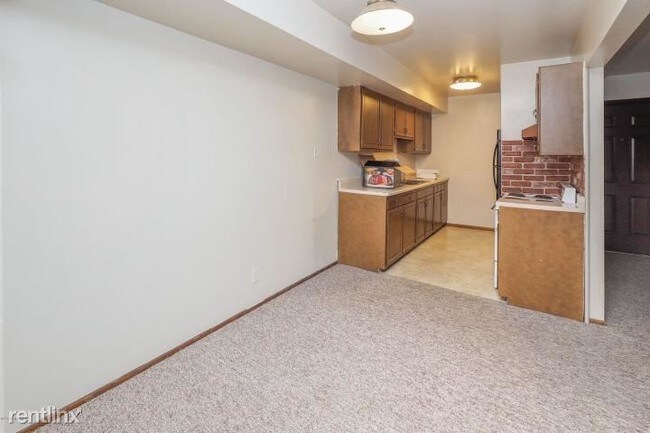 Building Photo - 2 br, 1 bath  - 600 W Michigan Ave Apt 8