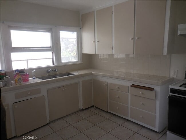 Building Photo - 959 W 17th St