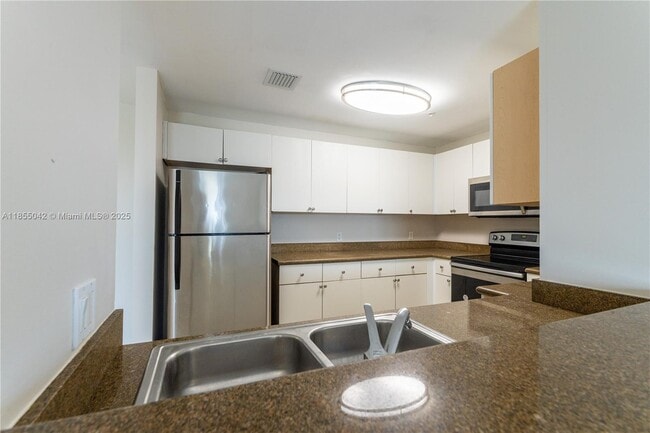 Foto del edificio - 2280 SW 32nd Ave