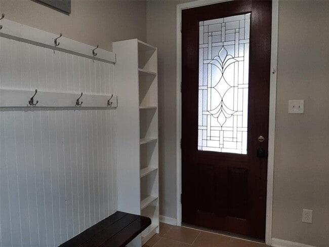 Building Photo - 16438 Sheffield Run Dr