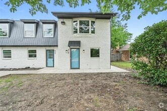 Building Photo - 818 Wildwood Ln