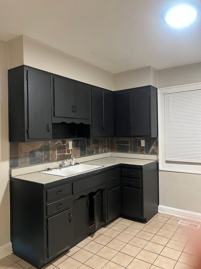 Foto del edificio - 738 N Chester Ave