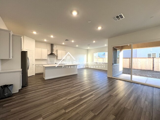 Building Photo - Updated 3bd/2ba Natomas Home with 2 Car Ga...
