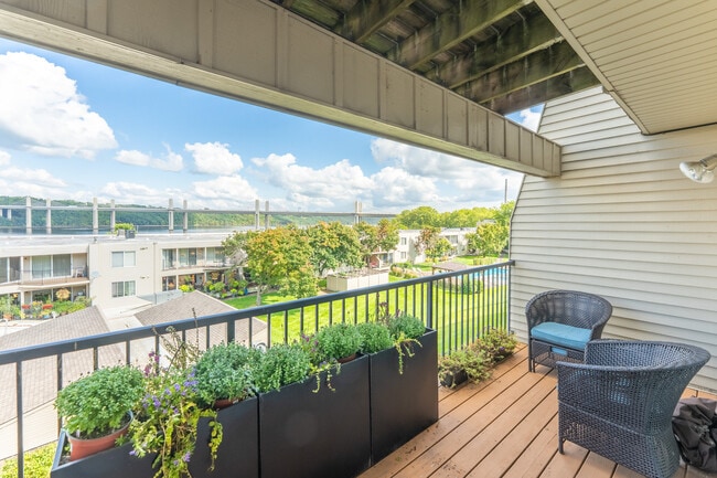 Building Photo - 6339 Saint Croix Trl N