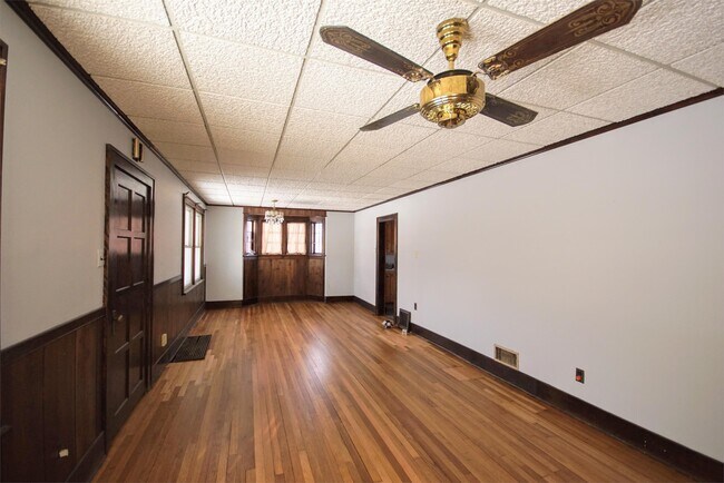 Building Photo - 1800 SW Washburn Ave