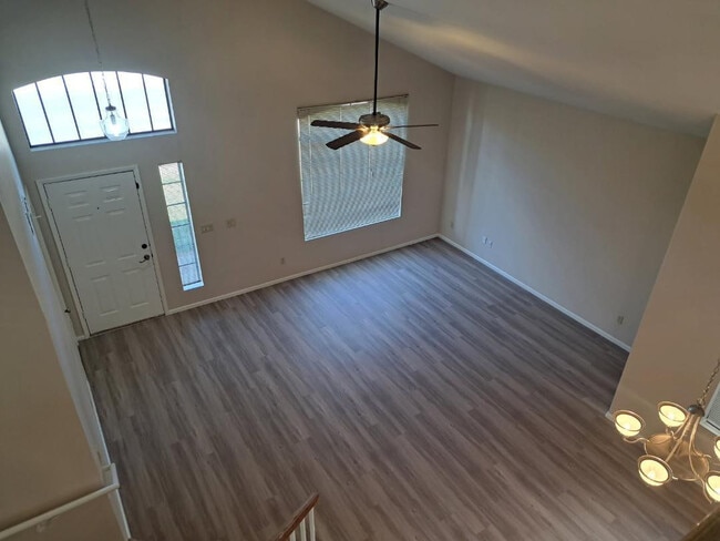 Foto del edificio - 1443 E Vaughn Ave