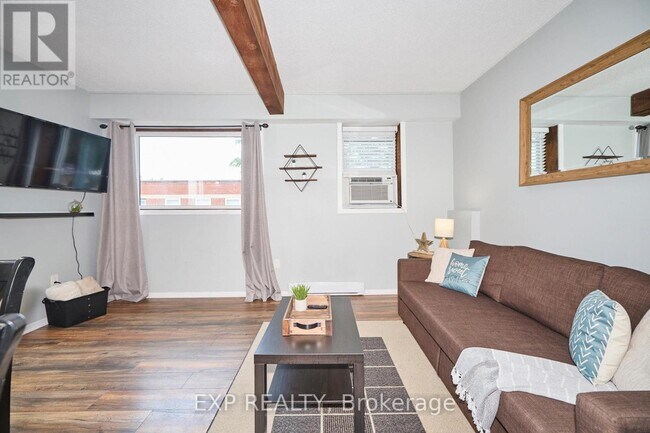 Photo du bâtiment - 4675 Queen St