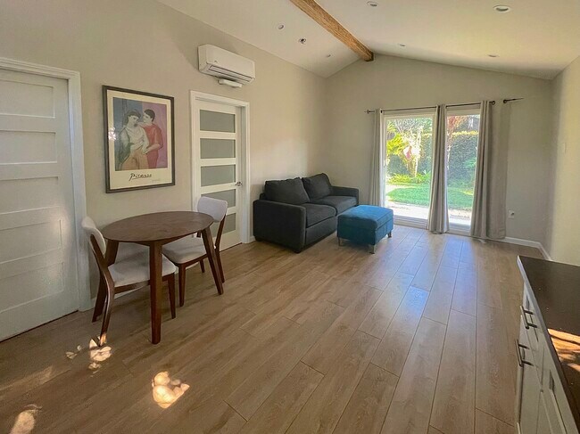 Foto del edificio - 12960 Landale St