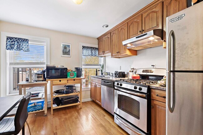 Building Photo - 238 3rd St