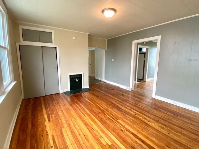 Building Photo - 2 Bedroom House in Seneca