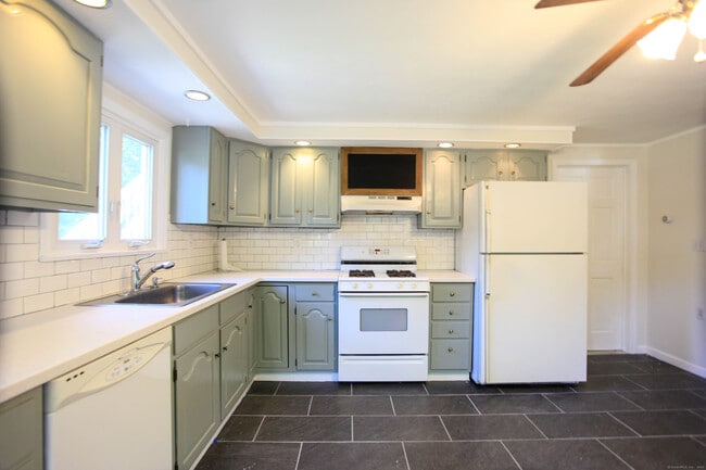 Building Photo - 66 Barnett St