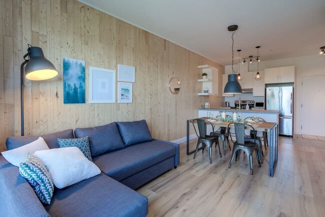 Building Photo - 34 Bd Charest O