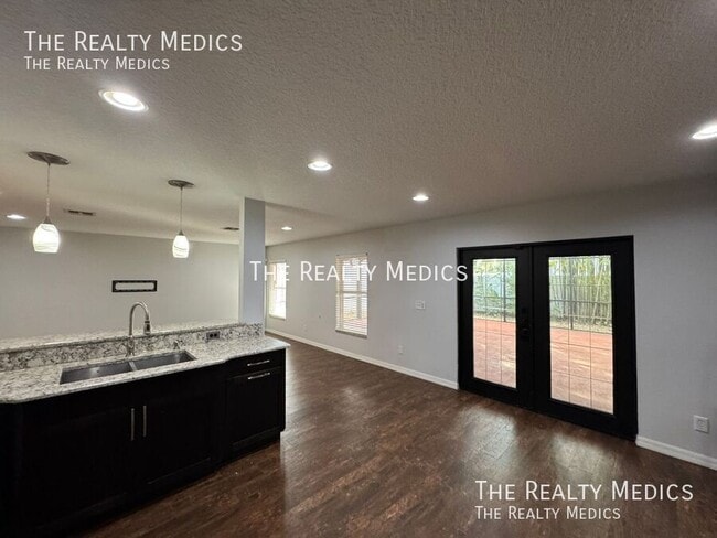 Photo - 1328 Karok St House