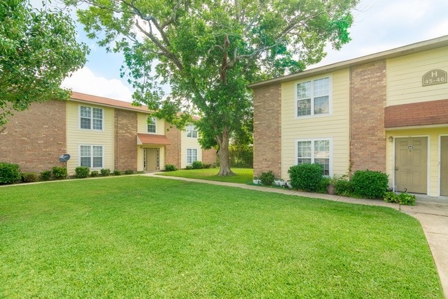 Hartford Commons - Eden Manor Apartments