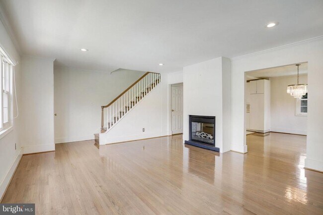 Foto del edificio - 5370 Pooks Hill Rd