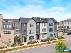 Building Photo - 5178 Golf Dr