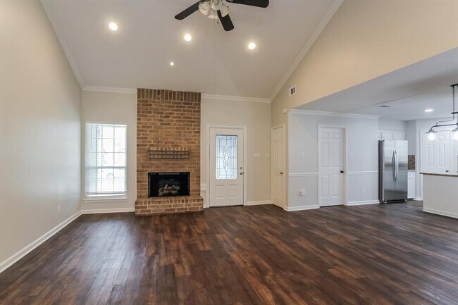 Building Photo - 4022 Sherwood W