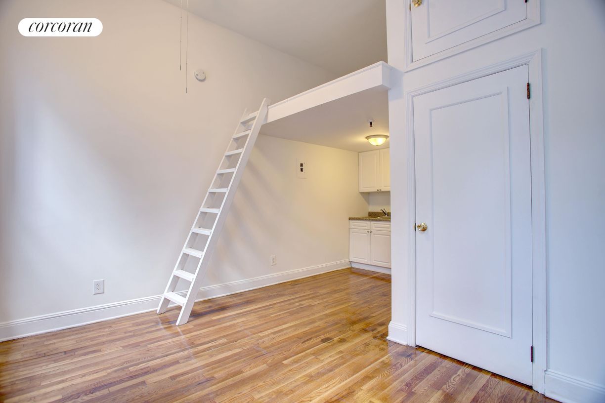 Foto del edificio - 304 W 30th St