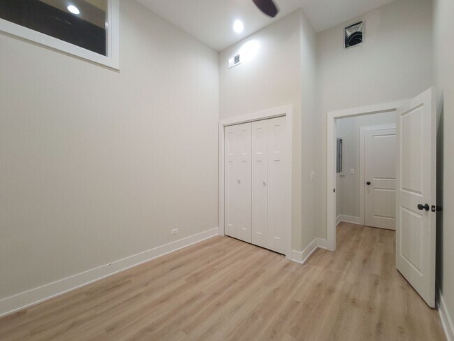 Foto del edificio - 3829 N Southport Ave