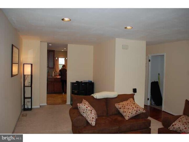 Building Photo - 1220 Windmill Cir