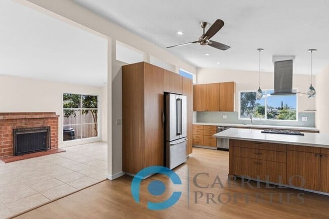 Foto del edificio - 4533 Mt Lindsey Pl
