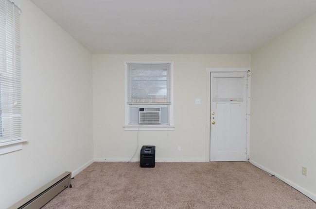 Building Photo - 502 W Van Buren St