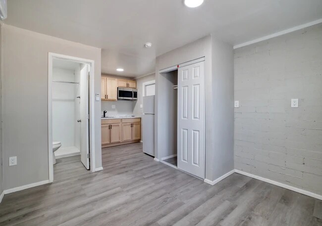 Foto del edificio - 1005 N Center Ave