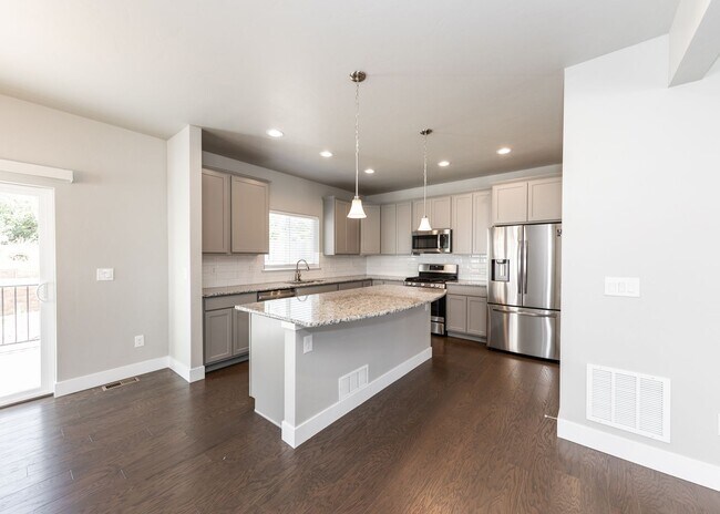 Foto del edificio - 5389 Sky Top Ln