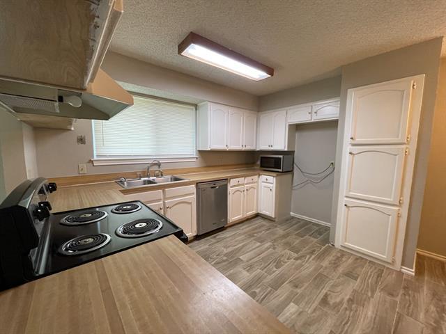 Building Photo - 3718 French Wood Dr