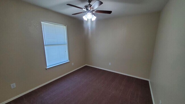 Building Photo - Move in ready home in Windmill Farms.  For...