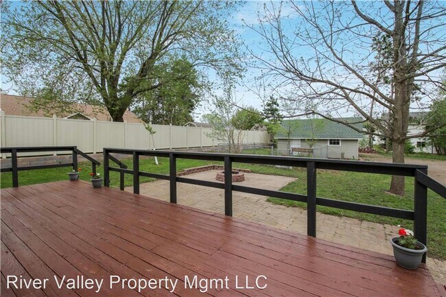 Building Photo - 3 br, 1.5 bath House - 2743 N Hastings Way
