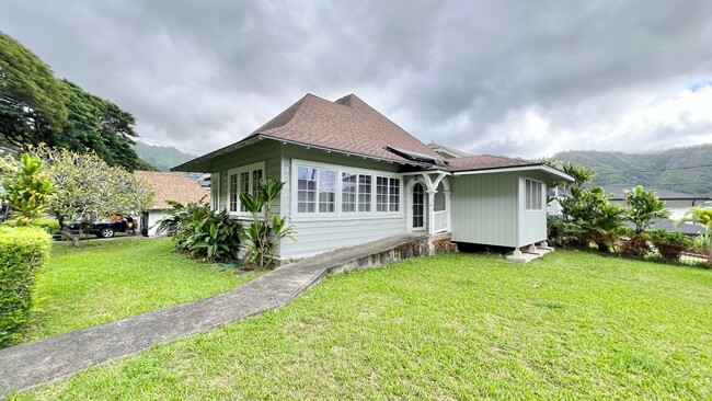 Building Photo - UPDATED 3 BEDROOM HOME IN DESIRABLE MANOA