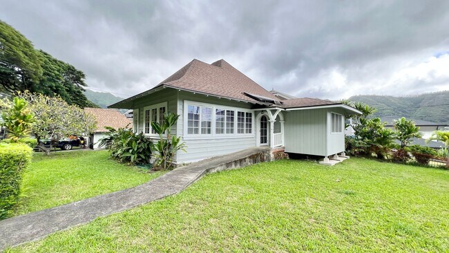 Foto del edificio - UPDATED 3 BEDROOM HOME IN DESIRABLE MANOA
