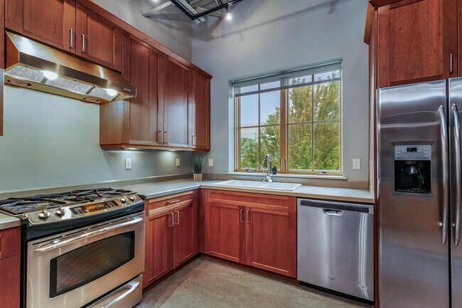 Foto del edificio - 706 SW Industrial Way