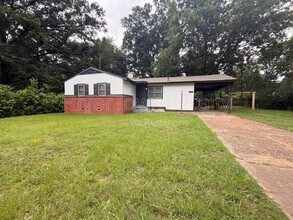 Building Photo - 1624 Winfield Rd
