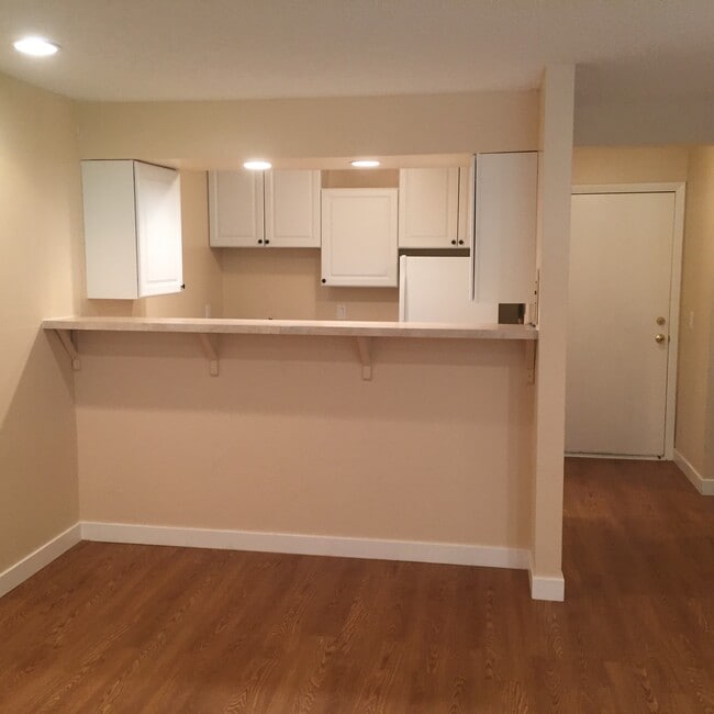 Looking to the kitchen - 2707 Valmont Rd Apt 107D