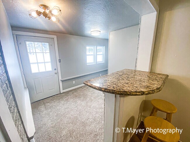 Foto del edificio - 1735 Helen Dr