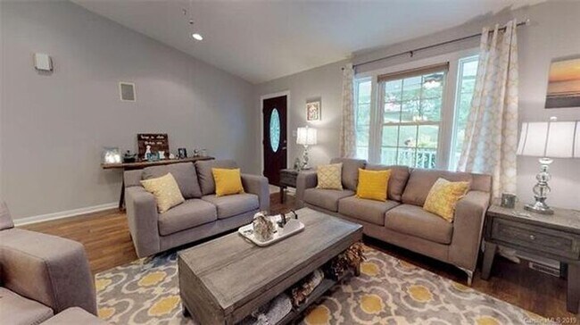 Building Photo - Lovely Marion Rental!