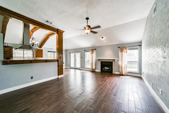 Foto del edificio - 8131 Split Oak Dr