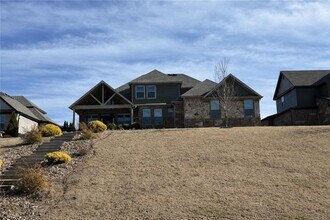 Building Photo - 2202 NE Steinbeck Dr