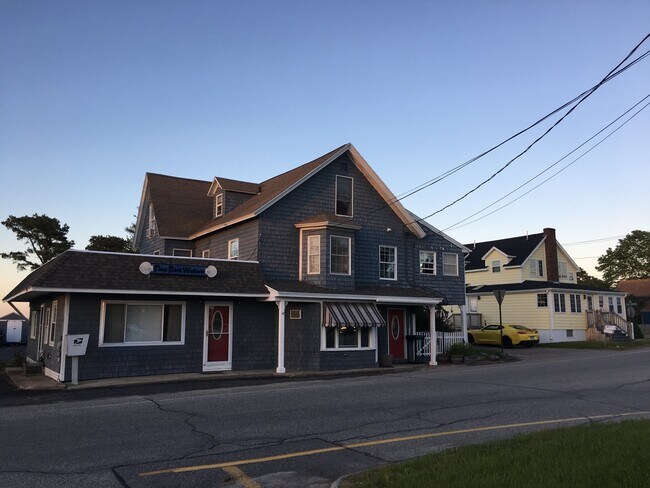 Foto del edificio - 360 Pine Point Rd
