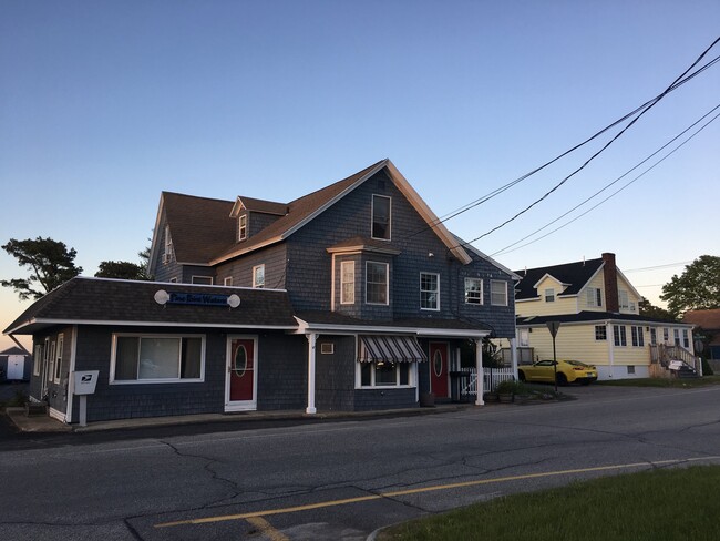 Building Photo - 360 Pine Point Rd