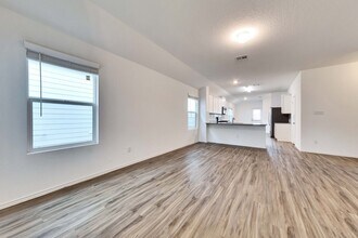 Building Photo - 221 Majestic Cedar Dr