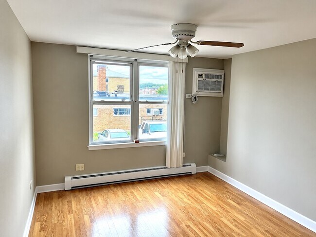 Foto del edificio - 9307 W Irving Park Rd
