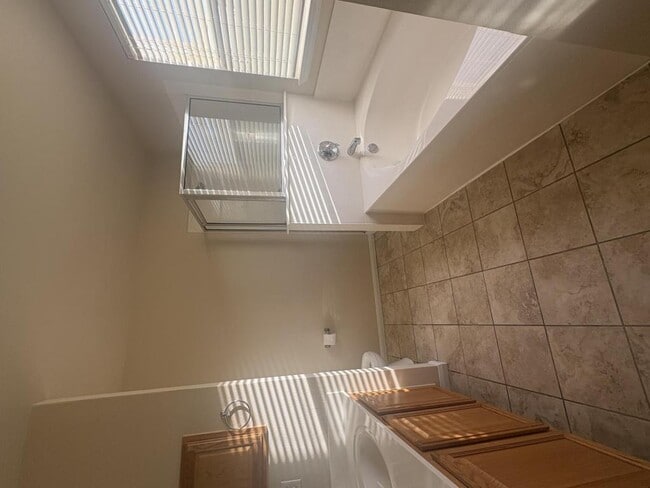 Foto del edificio - 6101 Shamrock Dr