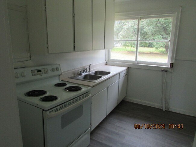 Building Photo - Appliances included