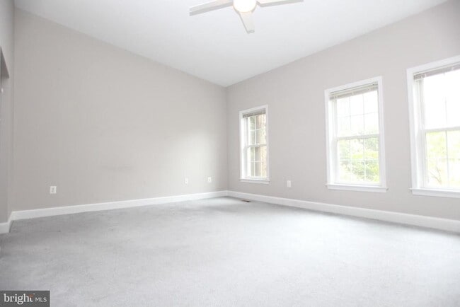 Building Photo - 3637 Winfield Lane Northwest